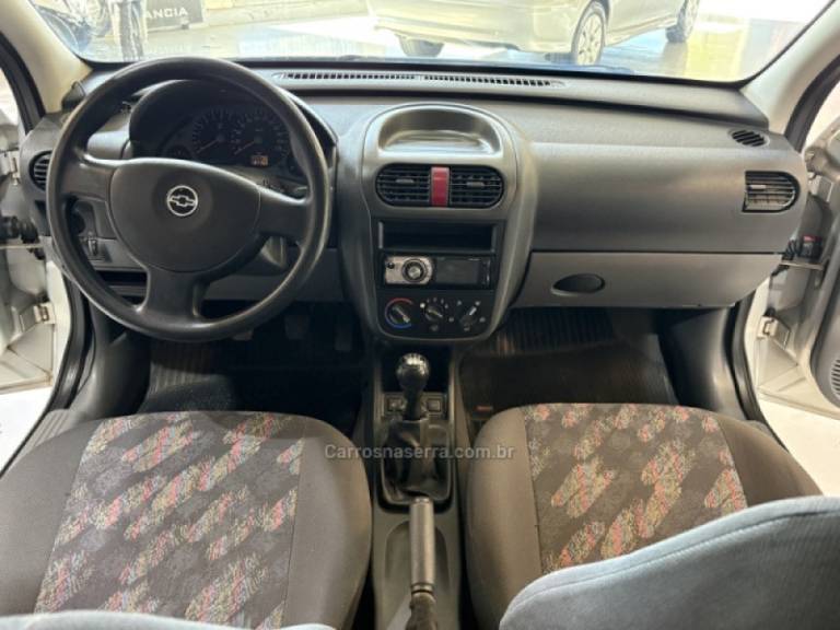 CHEVROLET - CORSA - 2003/2004 - Prata - R$ 19.900,00
