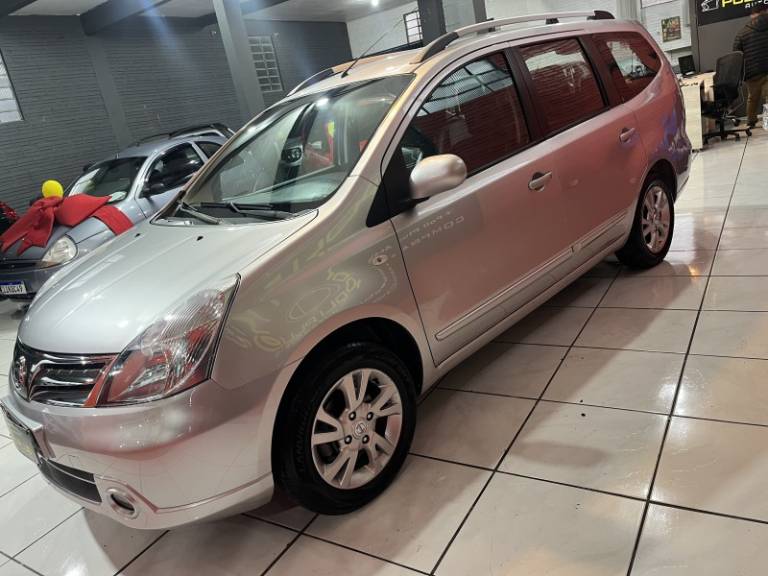 NISSAN - GRAND LIVINA - 2014/2014 - Prata - R$ 51.900,00