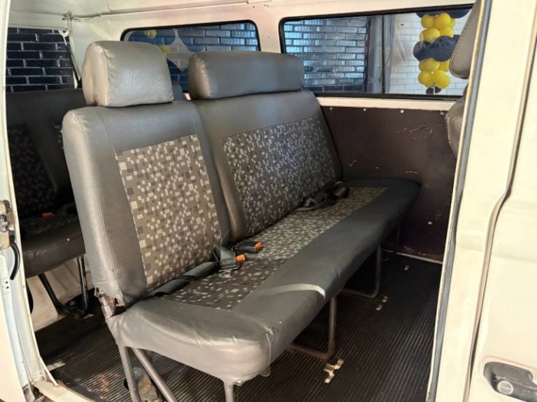 VOLKSWAGEN - KOMBI - 1999/2000 - Branca - R$ 31.900,00
