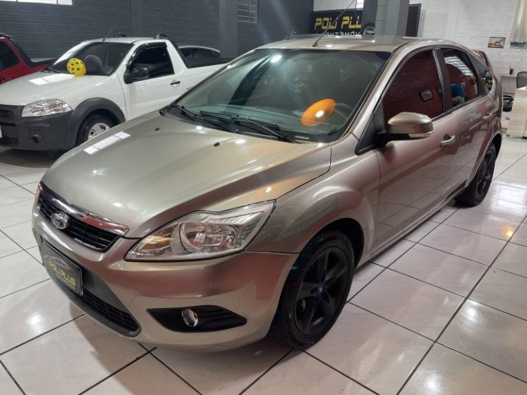 FORD - FOCUS - 2009/2009 - Prata - R$ 36.900,00