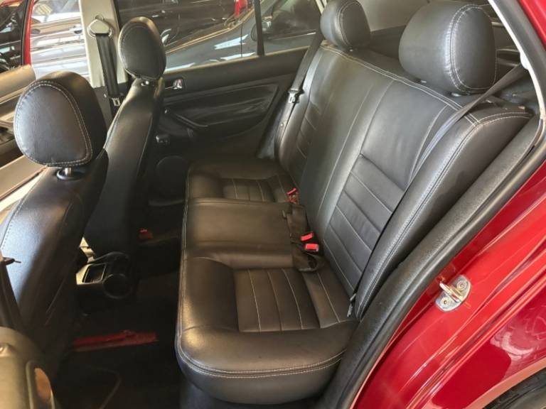 VOLKSWAGEN - GOLF - 1999/2000 - Vermelha - R$ 23.900,00