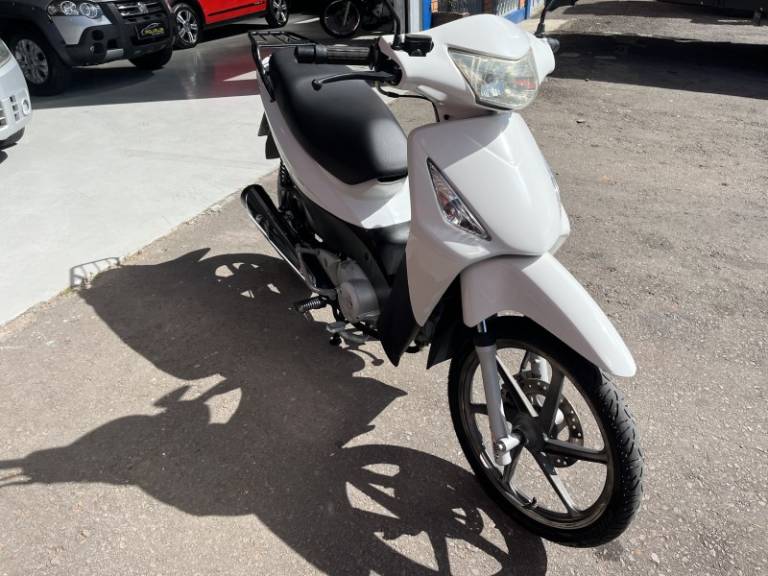 HONDA - BIZ 125 - 2008/2009 - Branca - R$ 9.900,00
