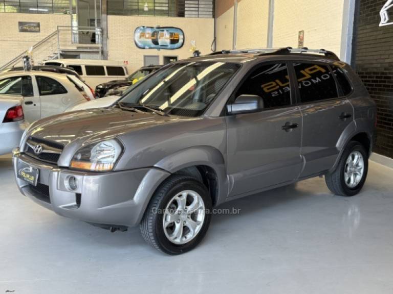 HYUNDAI - TUCSON - 2010/2011 - Prata - R$ 44.900,00