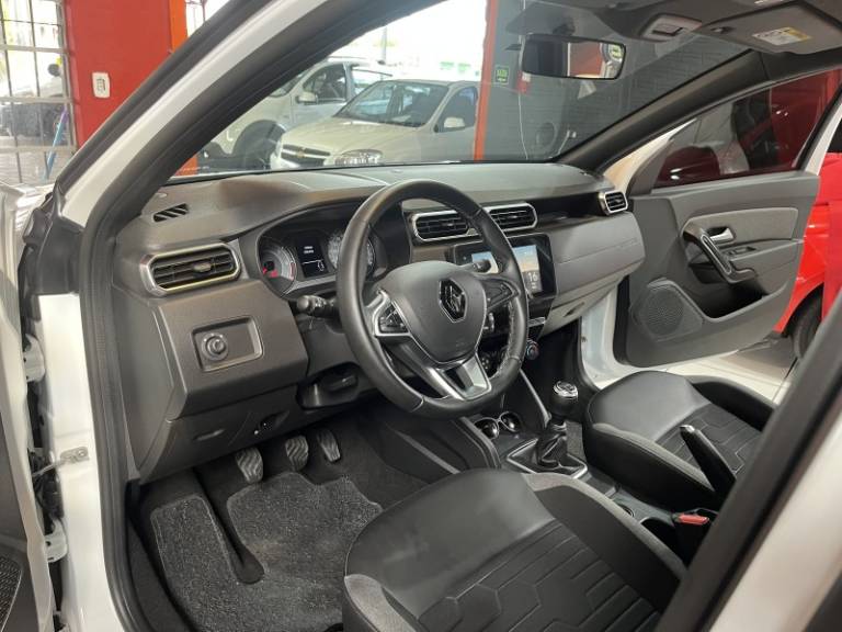 RENAULT - DUSTER - 2024/2025 - Branca - R$ 115.900,00