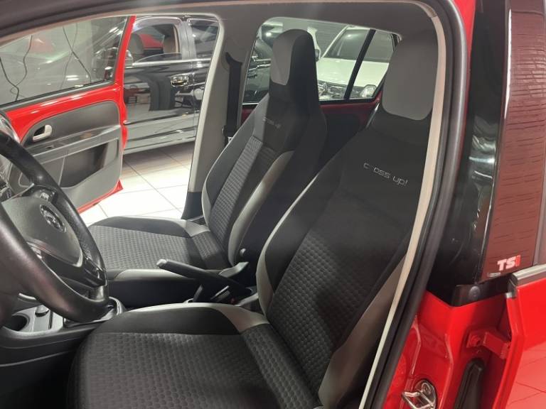 VOLKSWAGEN - UP - 2018/2019 - Vermelha - R$ 68.900,00