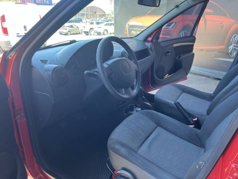 RENAULT - LOGAN - 2010/2010 - Vermelha - R$ 28.900,00