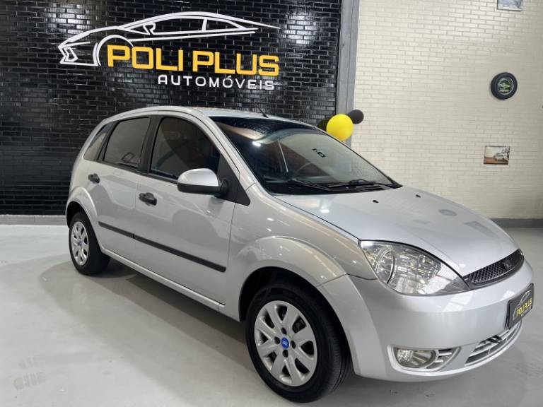 FORD - FIESTA - 2006/2007 - Prata - R$ 25.900,00
