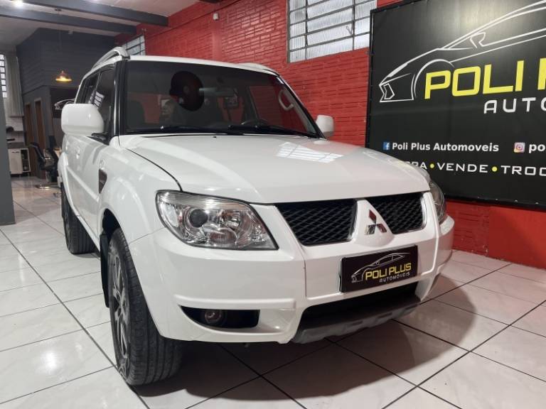 MITSUBISHI - PAJERO TR4 - 2014/2015 - Branca - R$ 67.900,00