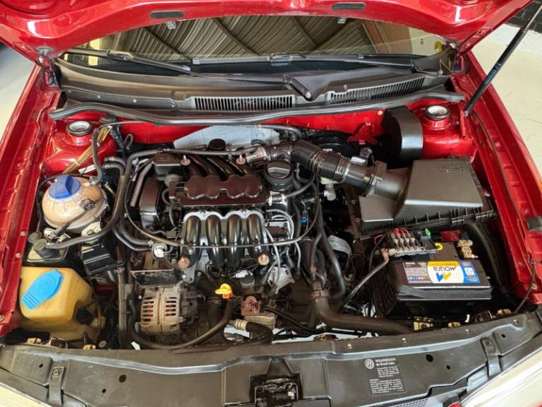 VOLKSWAGEN - GOLF - 1999/2000 - Vermelha - R$ 23.900,00