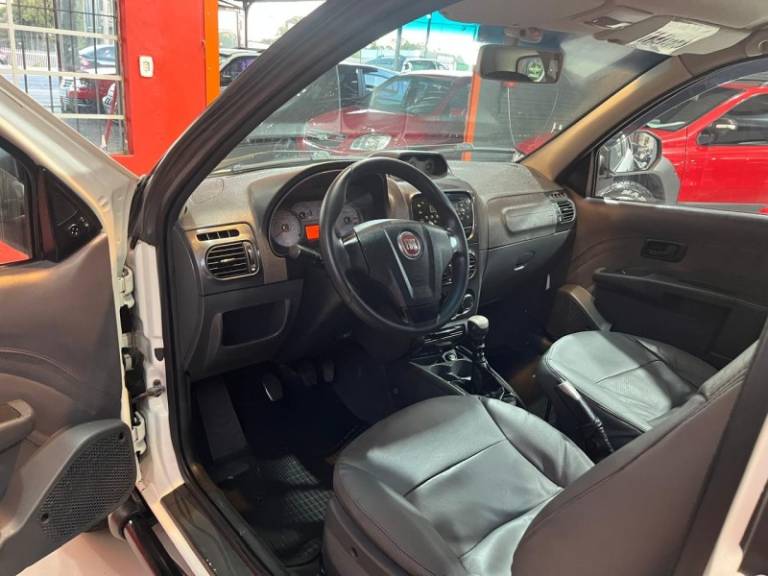 FIAT - STRADA - 2012/2013 - Branca - R$ 57.900,00